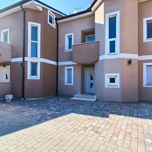  Apartmán Lovely 400m From The Sea